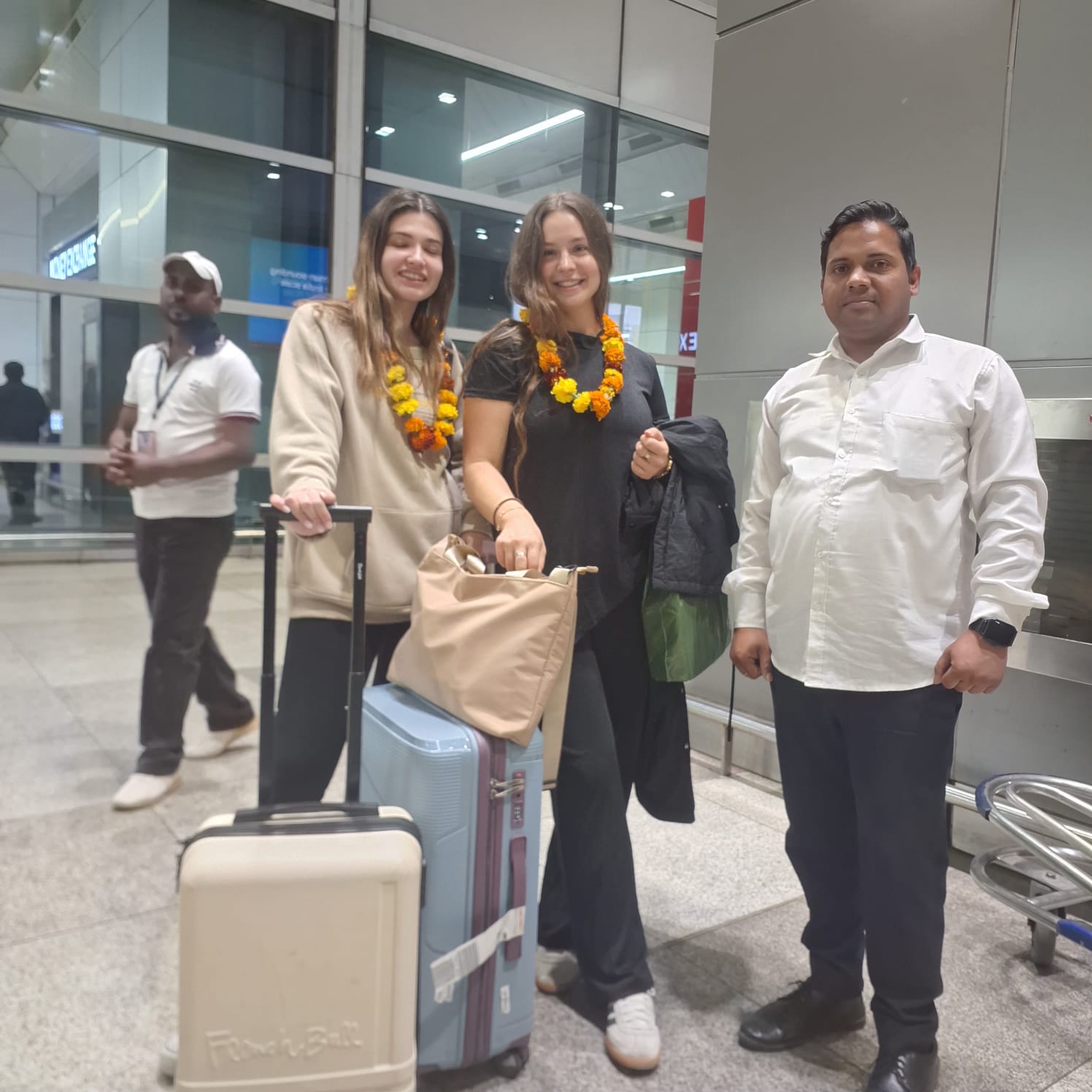 Foreign tourists arriving in Agra and meeting their English-speaking tour guide before the sightseeing tour.