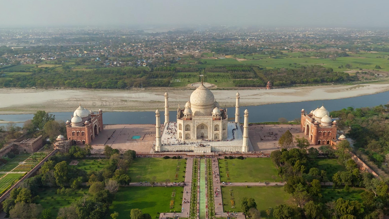 Aerial_View_of_Taj_Mahal_by_Helicopter